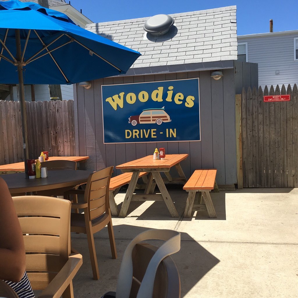 Woodies Drive In